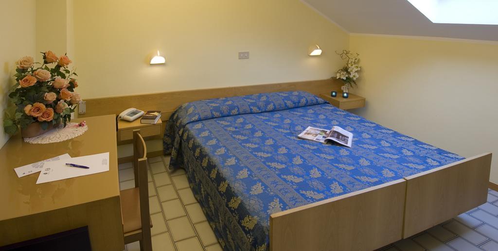 Hotel Nives Riccione Pokoj fotografie
