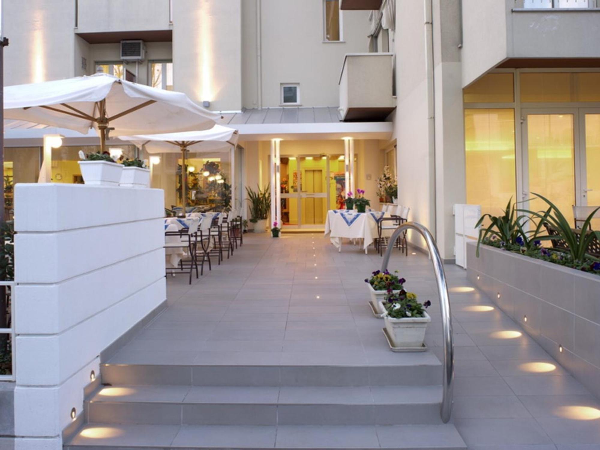 Hotel Nives Riccione Exteriér fotografie