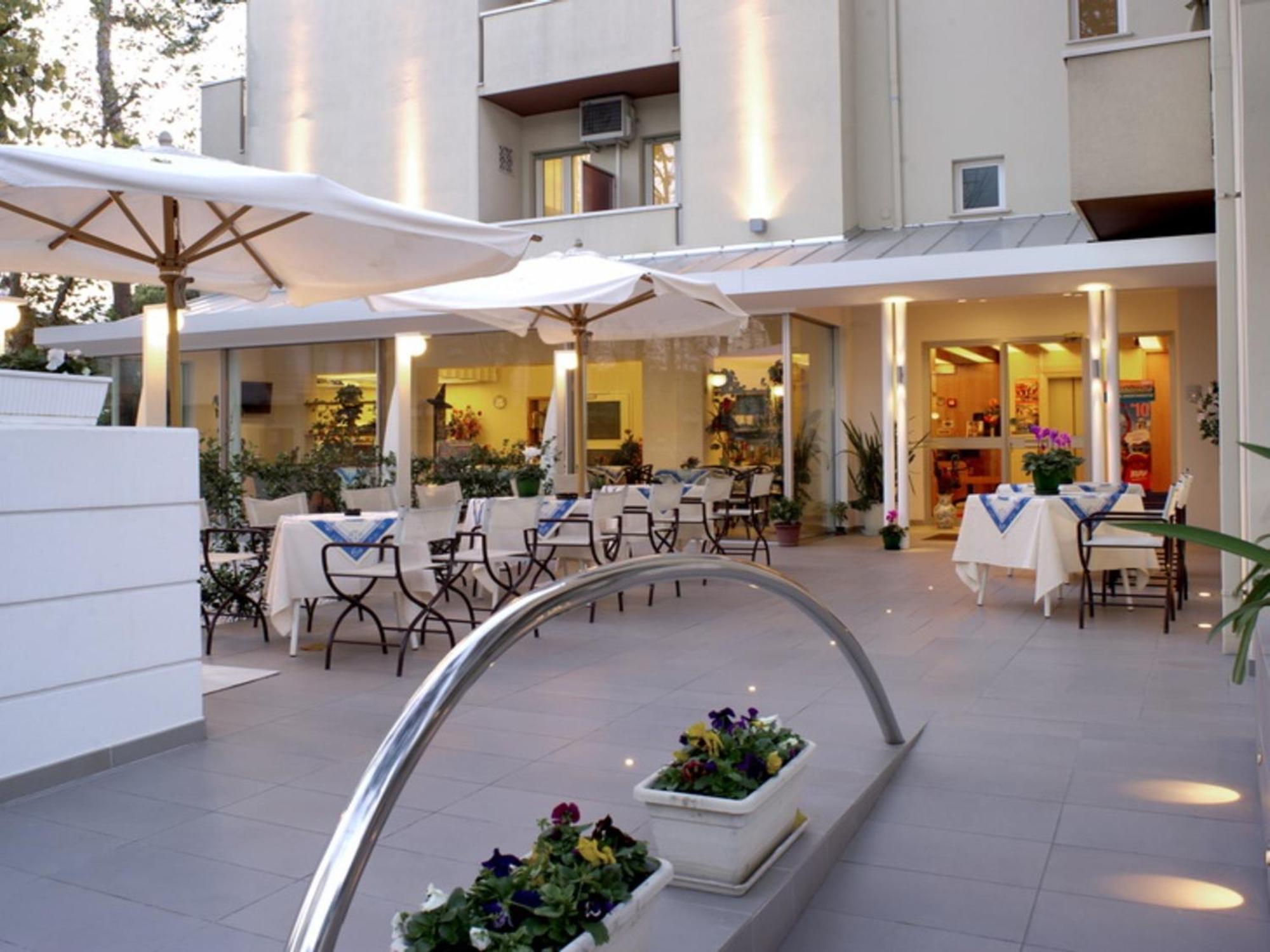 Hotel Nives Riccione Exteriér fotografie